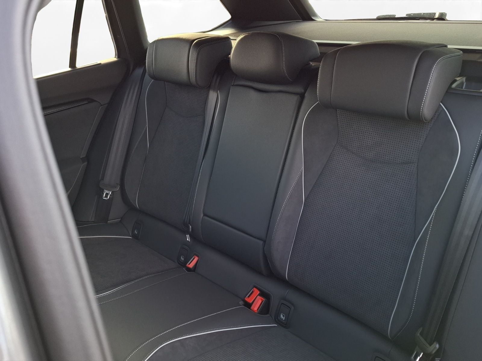 Skoda Superb Combi Sportline iV 1.5 TSI (150kW) DSG imagem 3