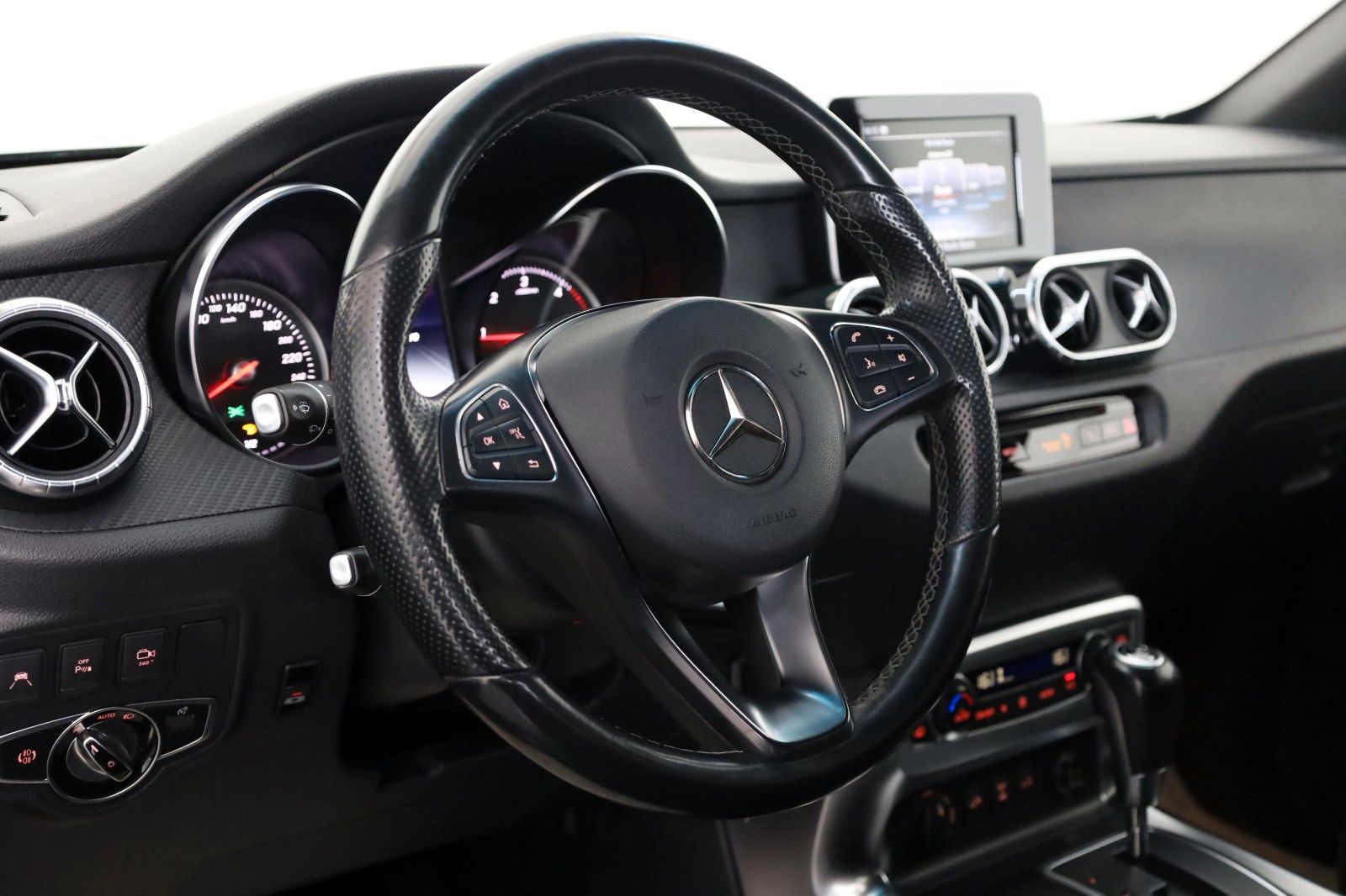 Fahrzeugabbildung Mercedes-Benz X 250d 4M Doppelkabine Progressive Navi,360°