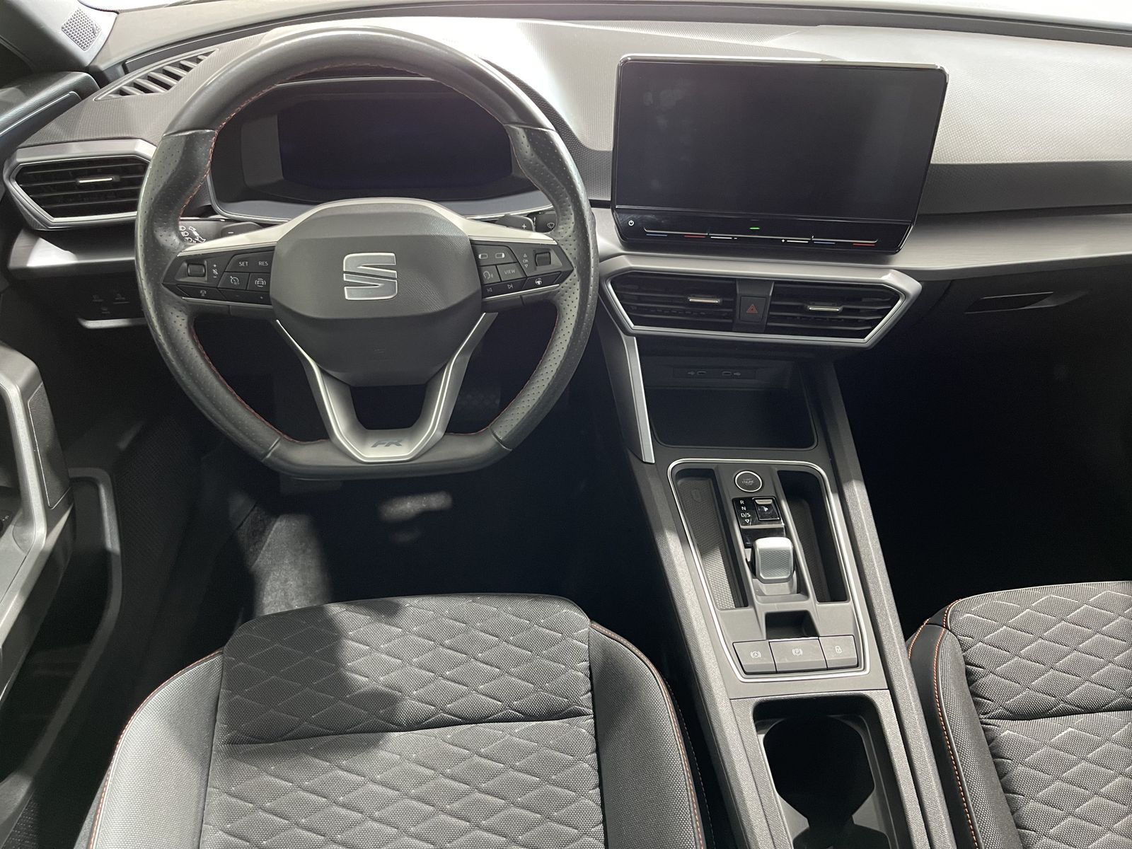 Fahrzeugabbildung SEAT Leon FR 2.0 TDI*LED*Navi*Beats*ACC*Navi*