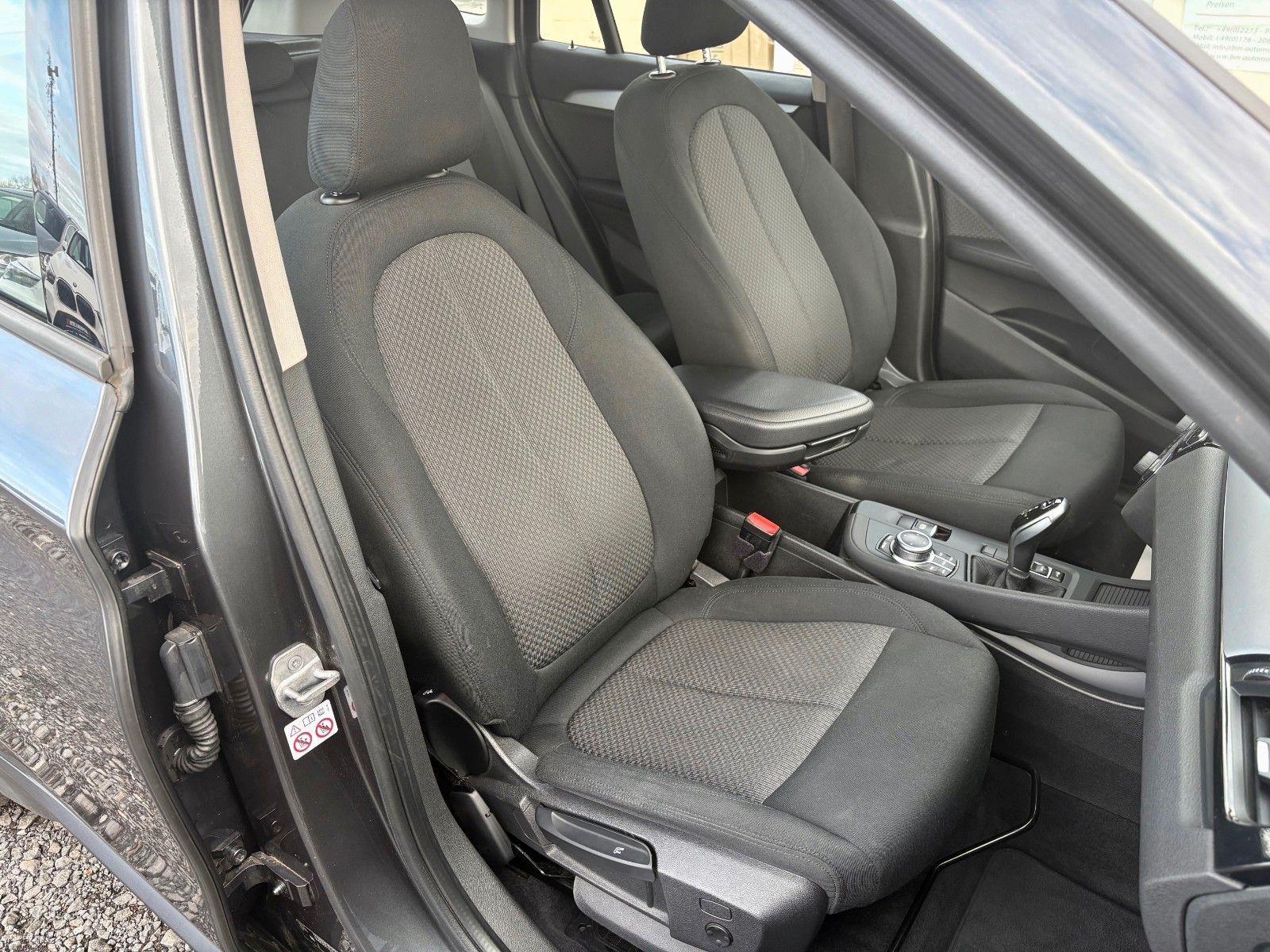 Fahrzeugabbildung BMW X1 sDrive18i Aut. Navi LED Tempomat SCHECKHEFT