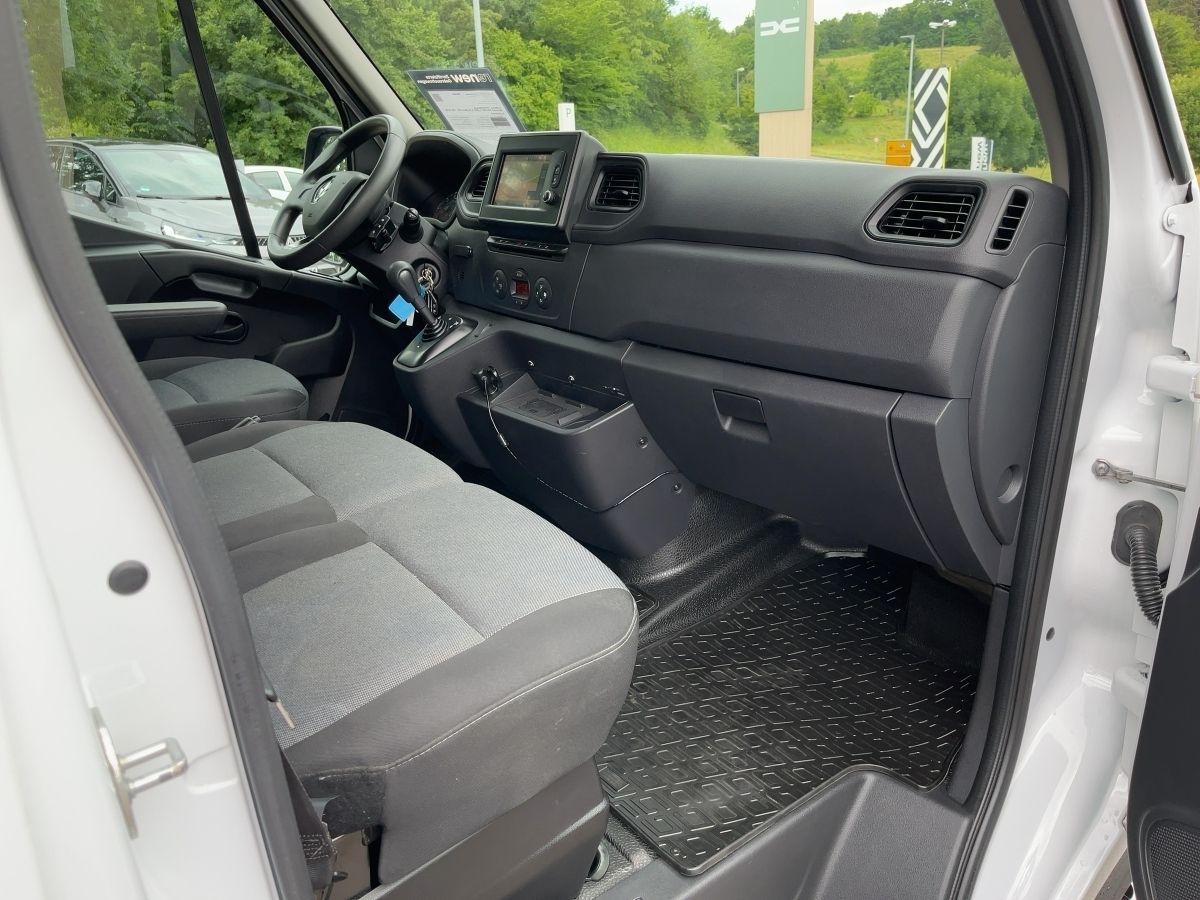 Fahrzeugabbildung Renault Master L2H2 3,3t Blue dCi 150 AHK Automatik