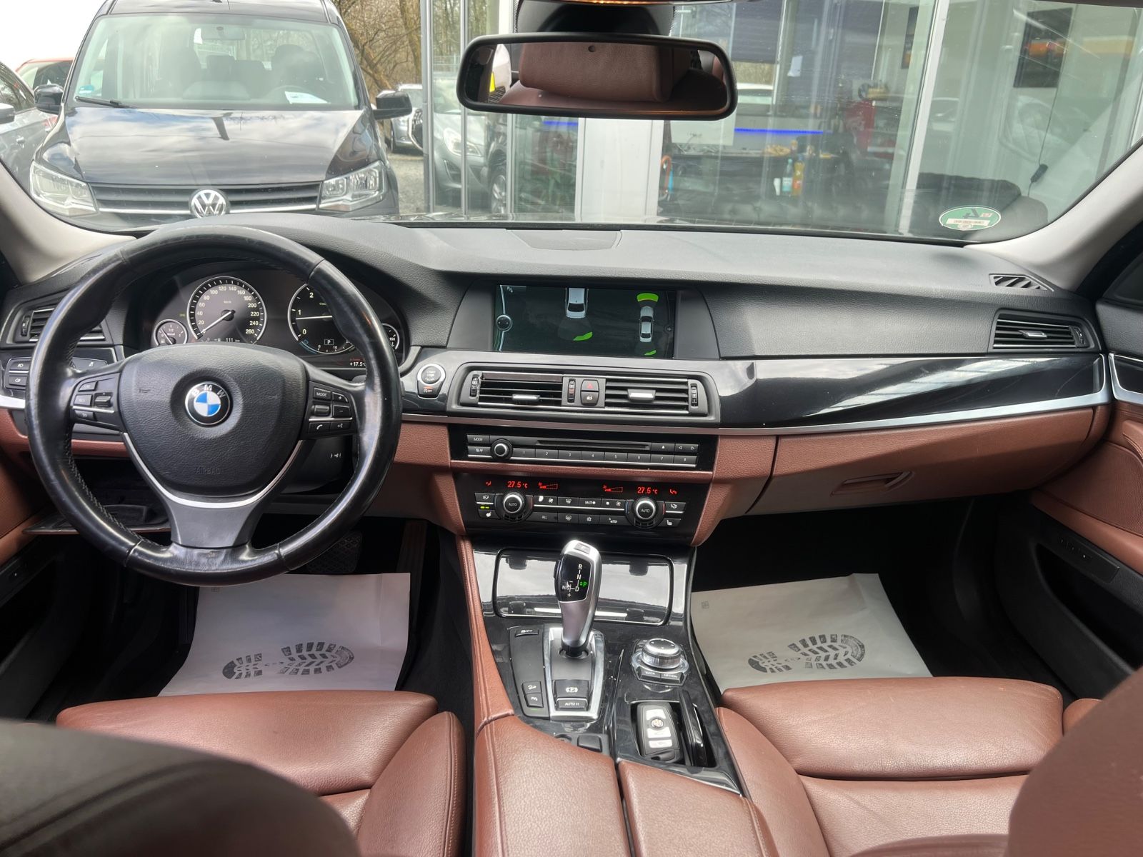 Fahrzeugabbildung BMW 530 d Lim. xDrive *HEAD-UP*LEDER-BRAUN*MEMORY*