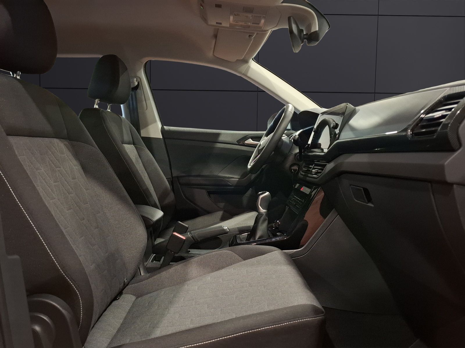 Fahrzeugabbildung Volkswagen T-Cross TSI Life LED AID ACC APP SH PDC LM