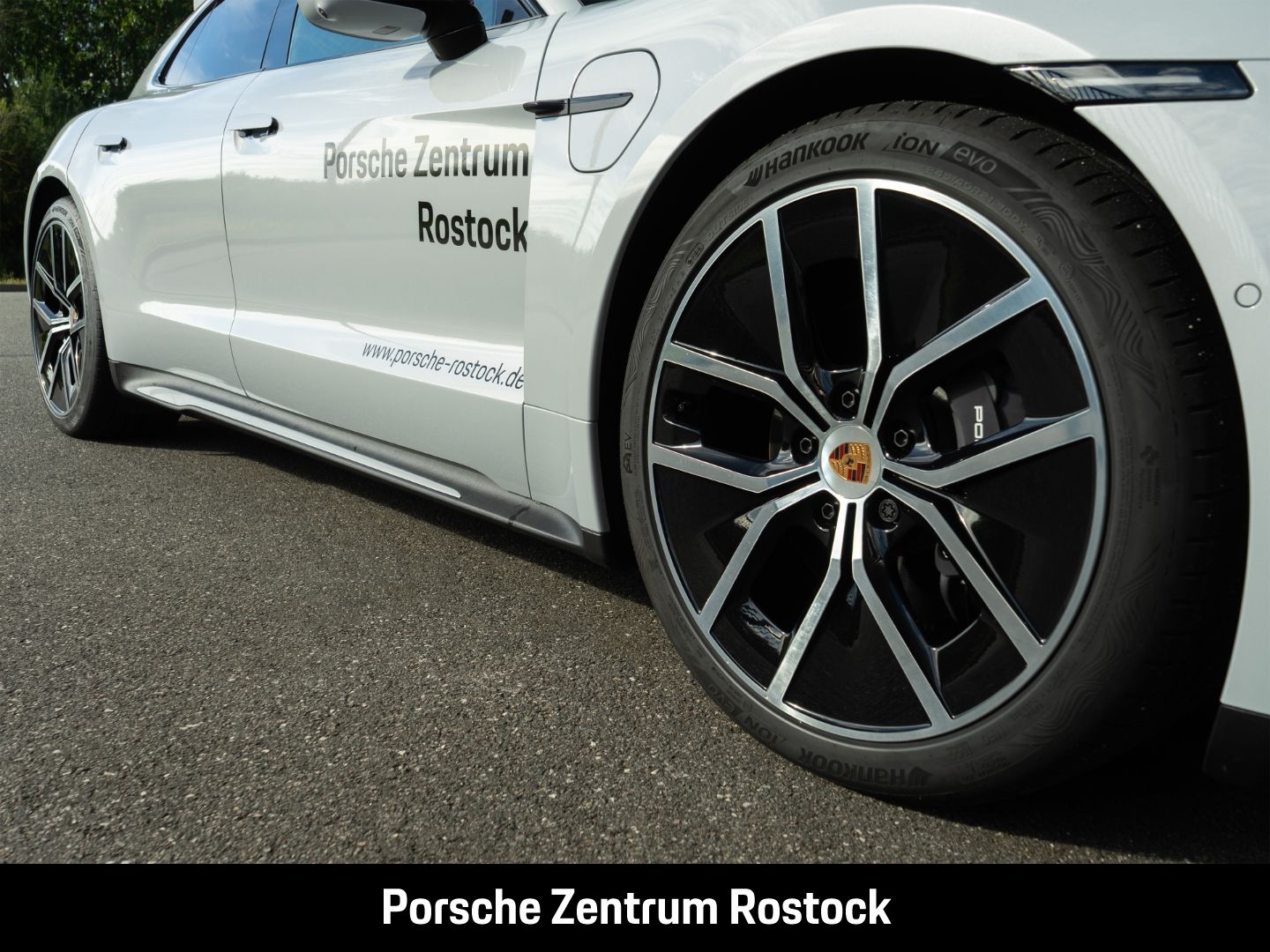Porsche Taycan Sport Turismo Black Edition Soft-Close imagem 3