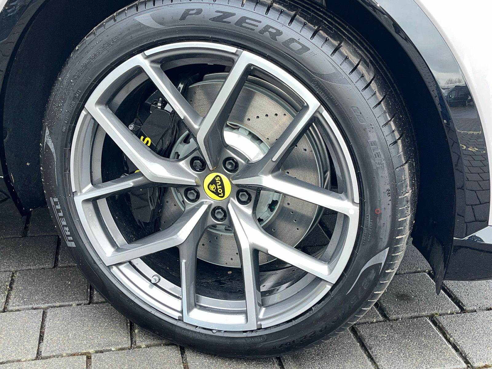 Lotus Eletre - Bild 8