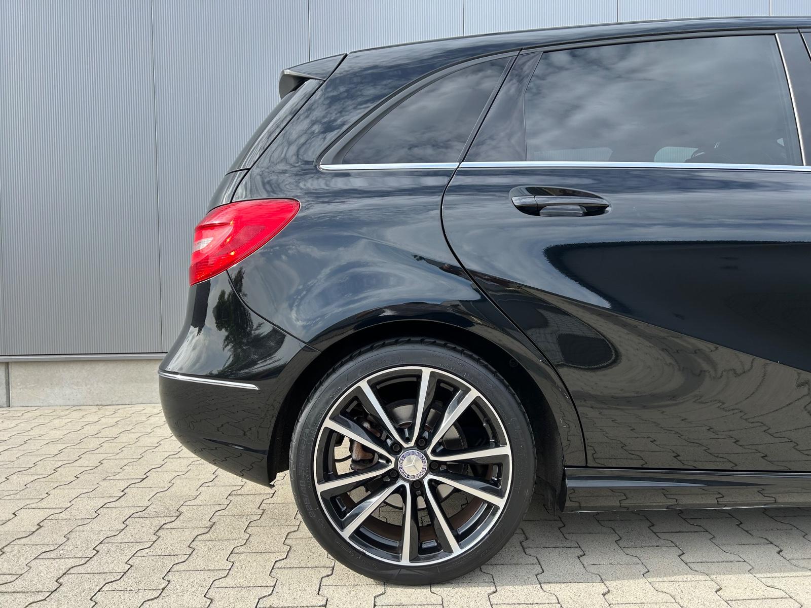 Mercedes-Benz B 180 AMG Line 2. Hand Navi Klima Teilleder USB
