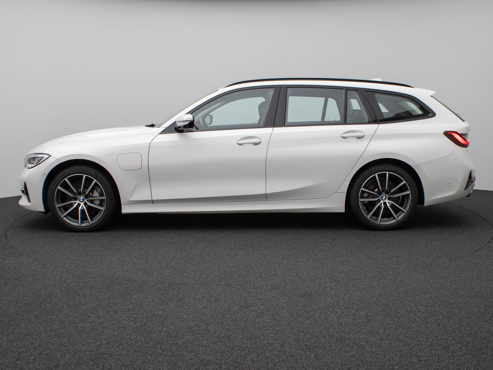 Fahrzeugabbildung BMW 330e xD Luxury Line 360°Laser HUD Komfort Sport