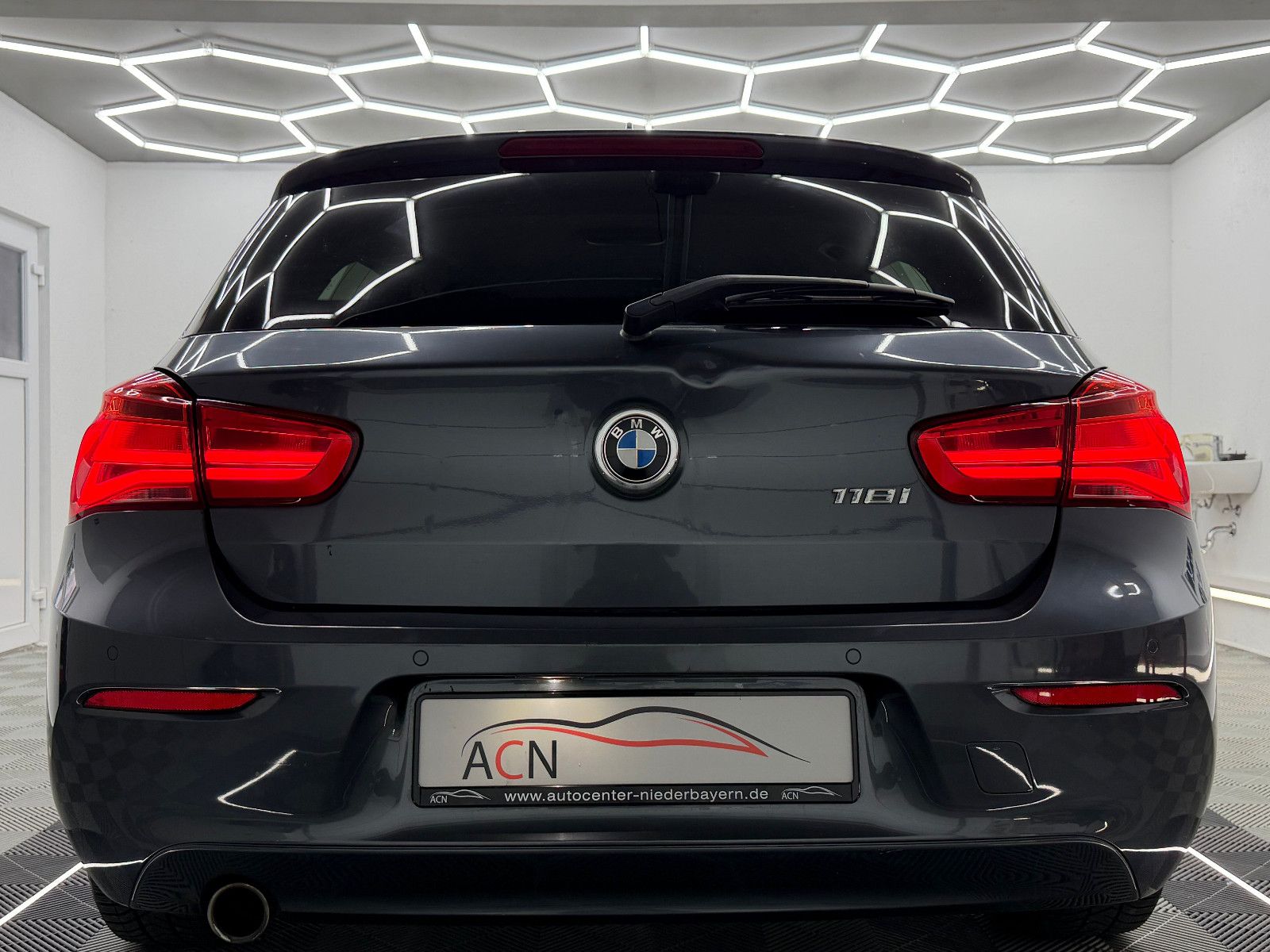 Fahrzeugabbildung BMW 118 i Aut. Advantage/NAVI BUSINESS/KLIMAAUT./LED