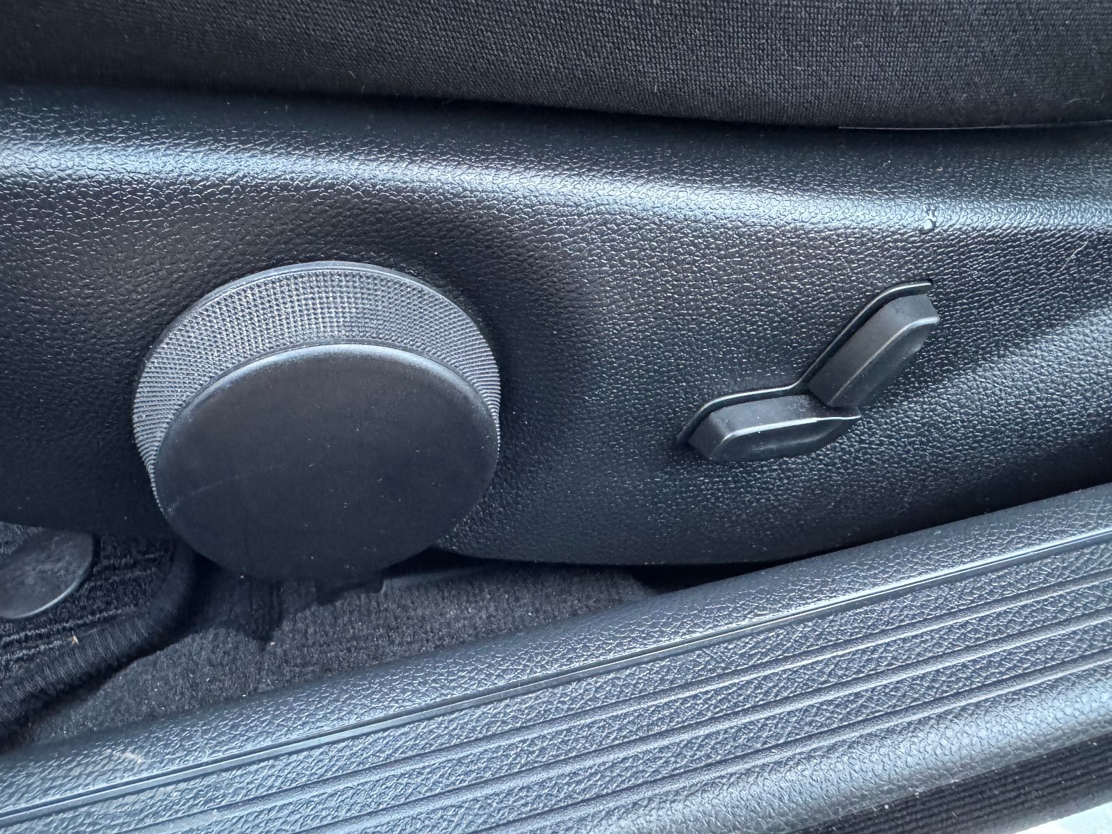 Fahrzeugabbildung Mercedes-Benz C 200 BE 7GT ELEGANCE NAVI ILS AHK SPORT 18 ALU