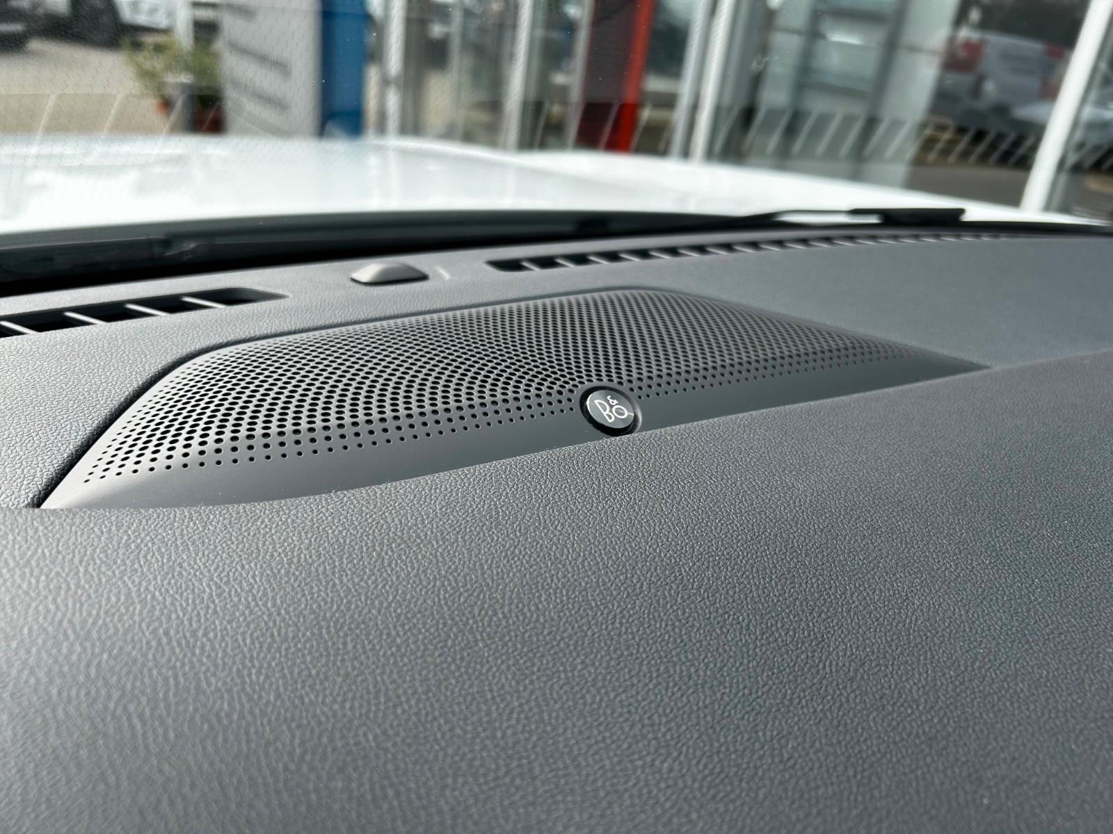 Ford Kuga Hybrid ST-Line X *AWD*PANO*360°*MatrixLED*