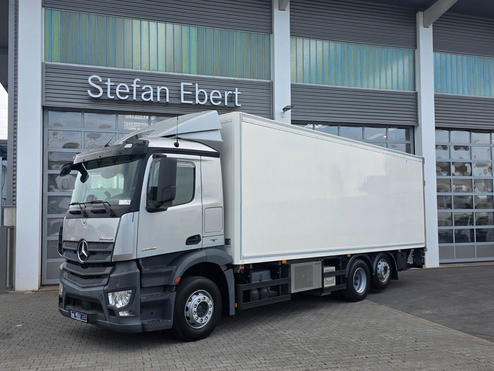 Fahrzeugabbildung Mercedes-Benz Actros 2545 L 6x2 LBW Bär Retarder Xenon AHK