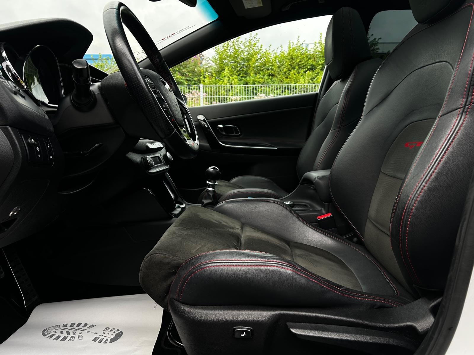 Kia Ceed 1.6 T-GDI GT-Track*PANO*KEYLESS*NAP*RFK*