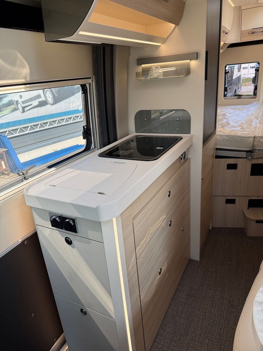 Fahrzeugabbildung Eura Mobil Van V 595 HB Mondial Plus- & Fahrassistenzpaket