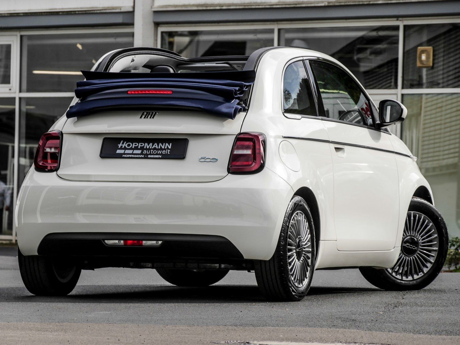 Fiat Neuer 500C Base*PDC*CarPlay*Klimaautomatik*ALU* imagem 2
