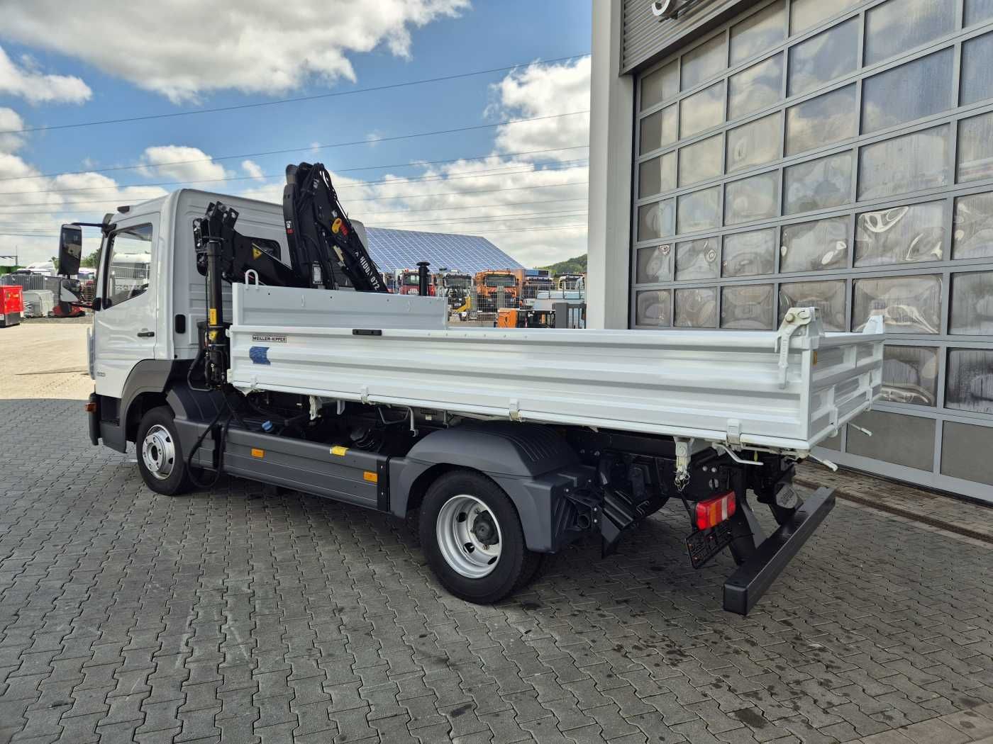 Fahrzeugabbildung Mercedes-Benz Atego 823 KK Kipper+Kran+Funk+Greifersteuerung