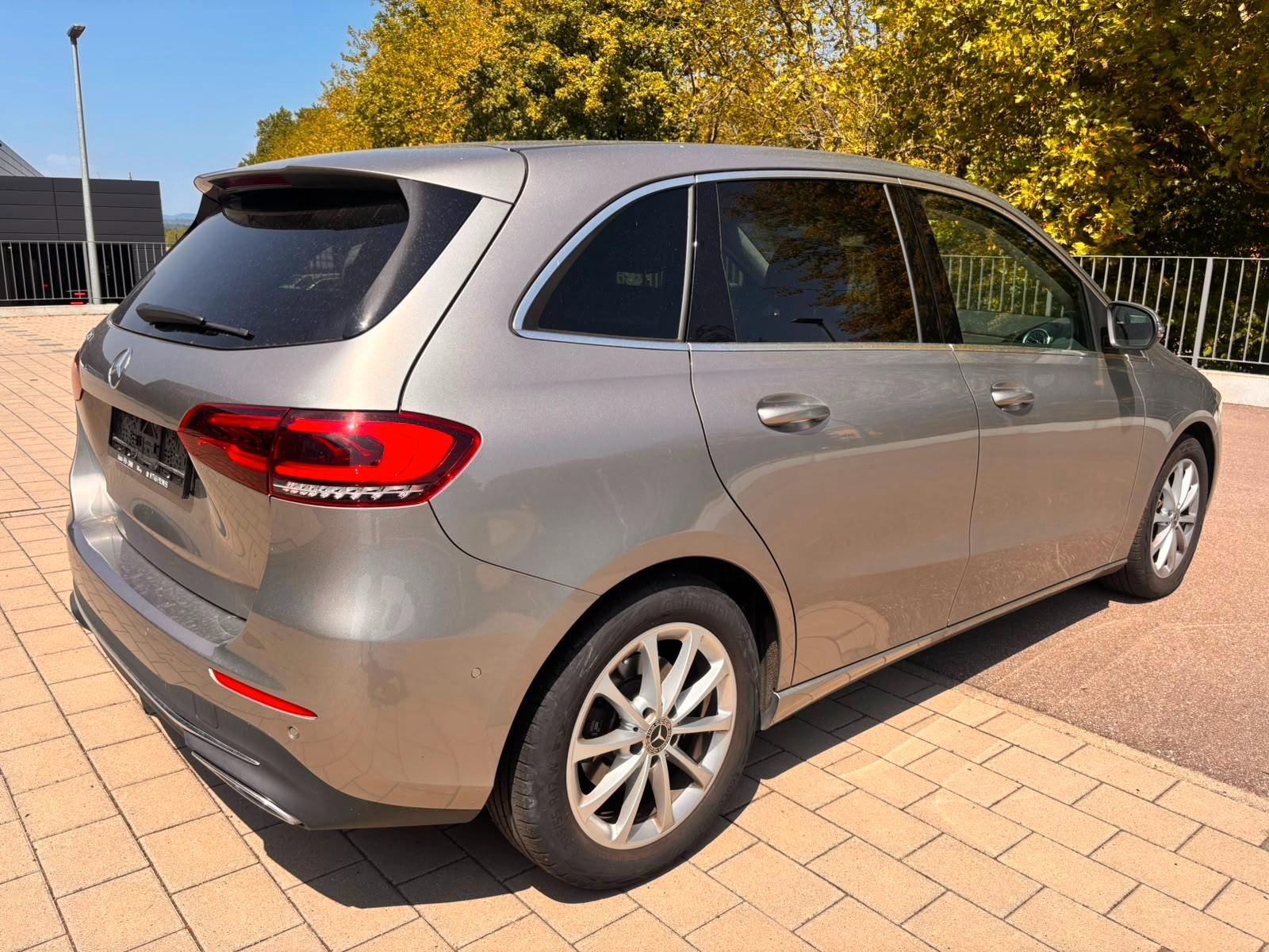 Mercedes-Benz B 220 B B 220 d