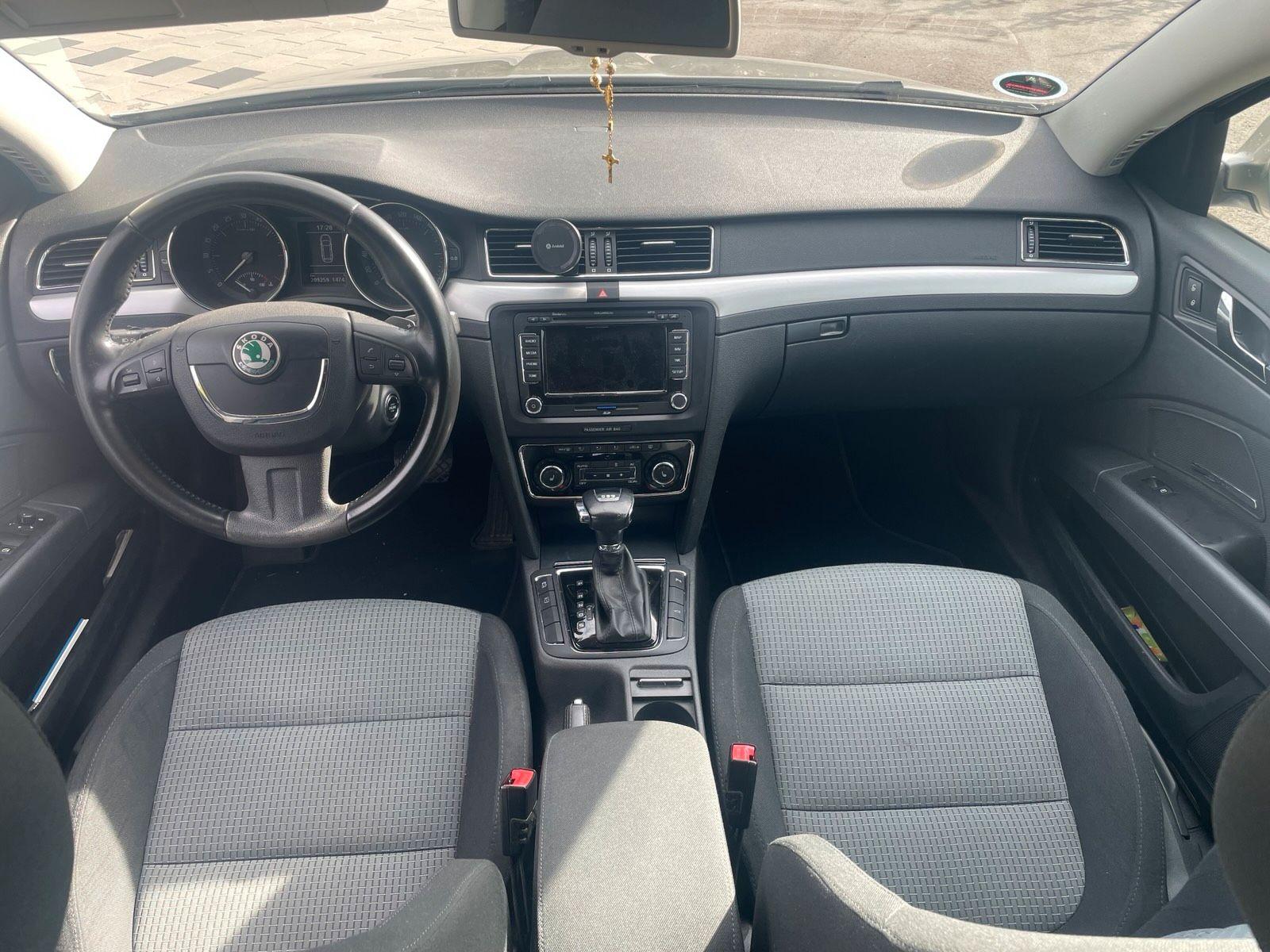 Skoda Superb 2012 — photo 10