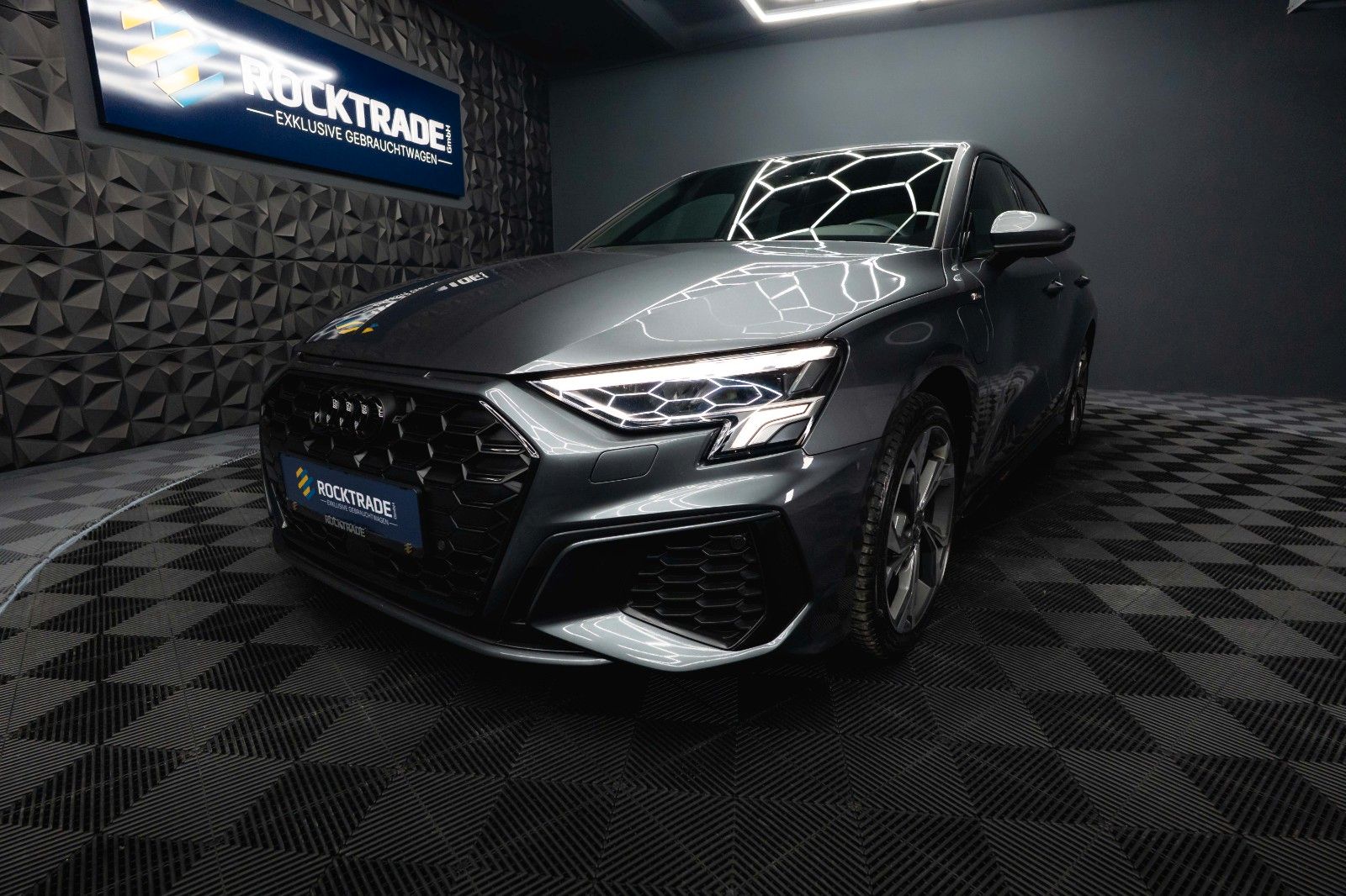 Fahrzeugabbildung Audi A3 Sportback 45 TFSIe S line Plus Night*ACC*B&O*