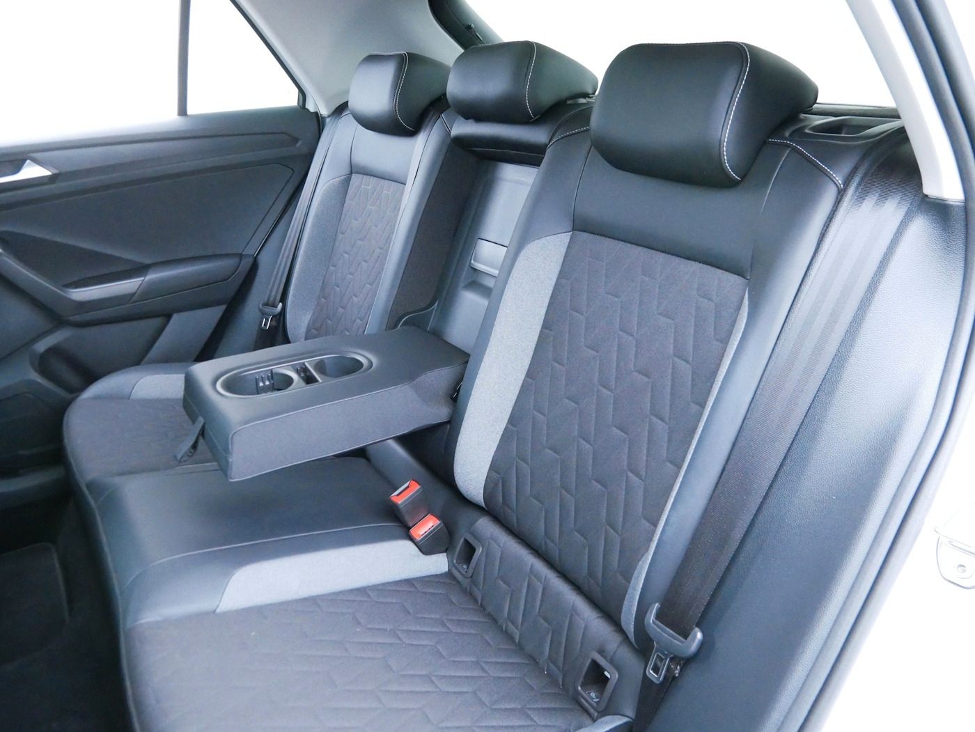 Fahrzeugabbildung Volkswagen T-Roc 1.0 TSI GOAL NEU35T ACC SHZ LED Allwetter