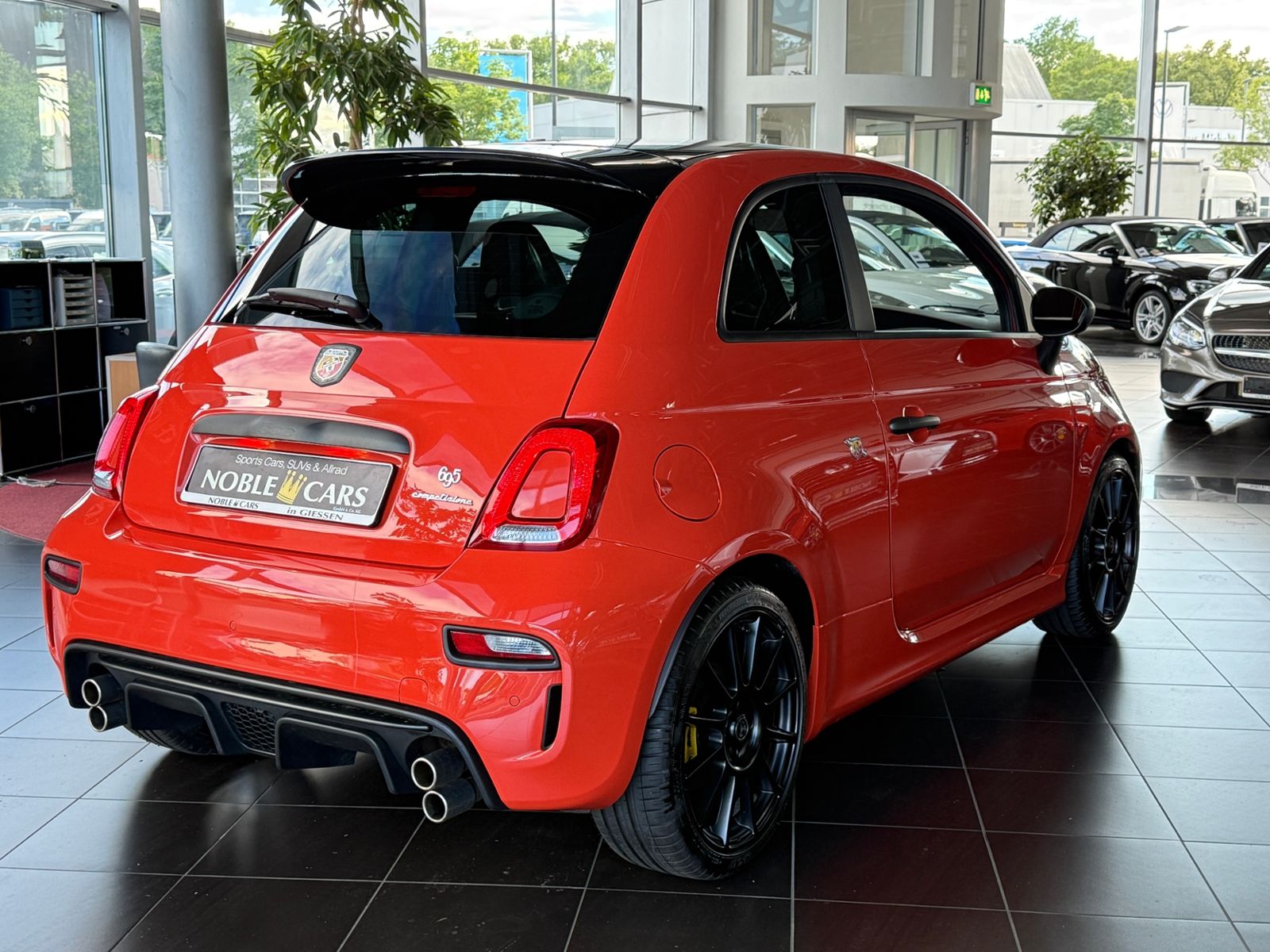 Fahrzeugabbildung Abarth 695 Competizione BEATS NAVI SABELT