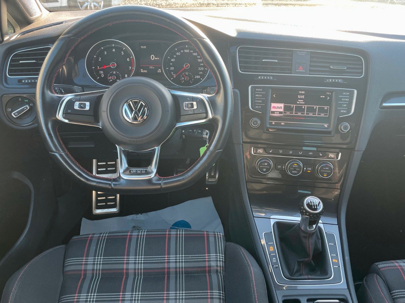 Fahrzeugabbildung Volkswagen Golf VII GTI Performance SPORTSITZE Xenon 2.HAND