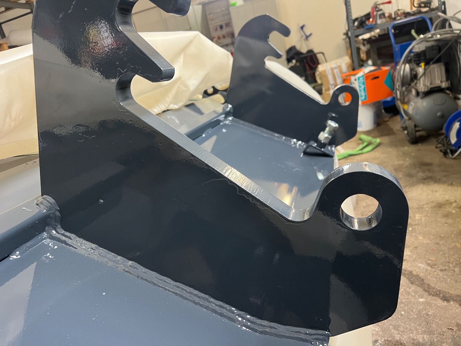 Fahrzeugabbildung Volvo CNF BMX 520 mit Doppelaufnahme Kramer/Volvo