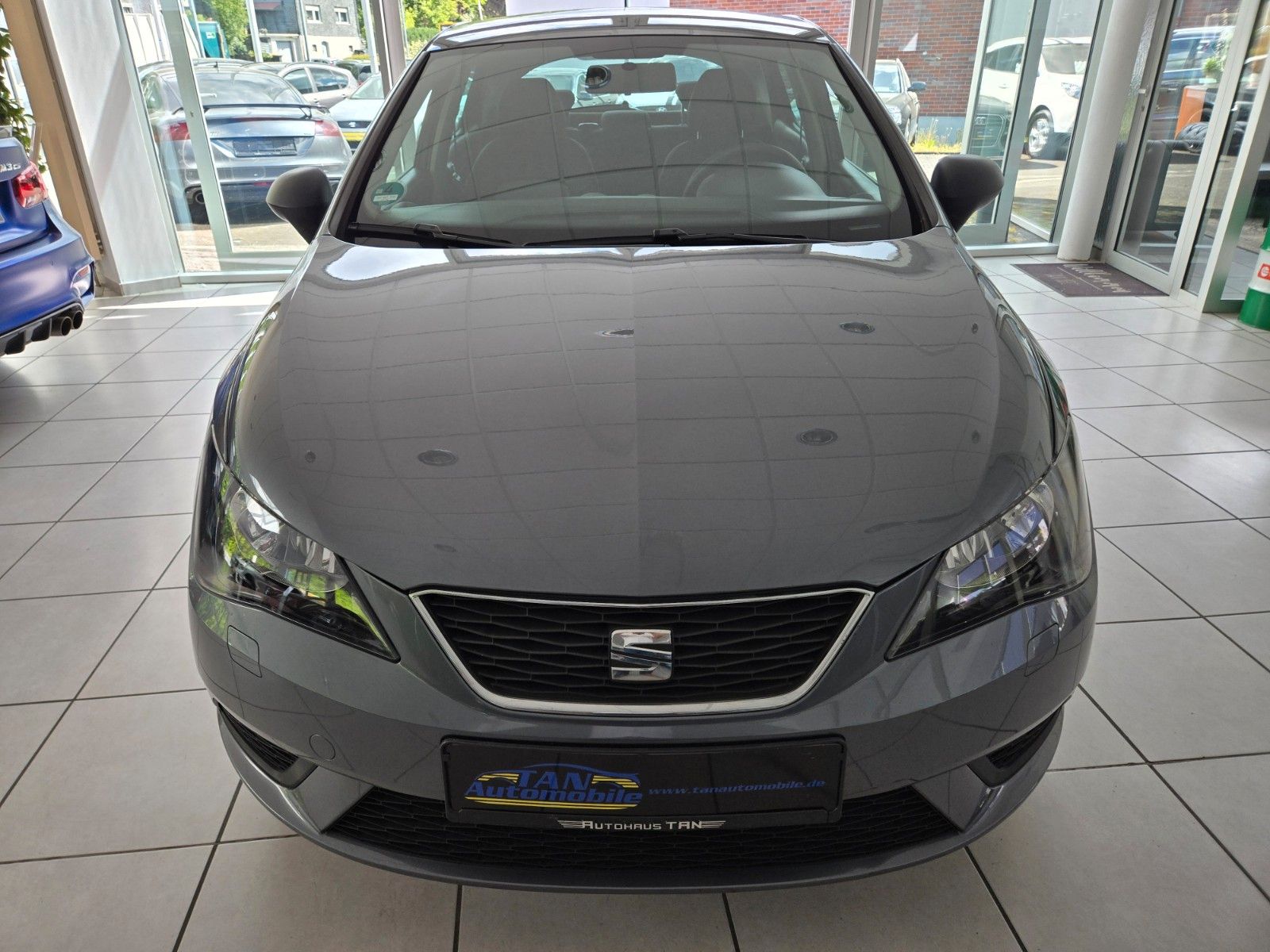 Fahrzeugabbildung SEAT Ibiza Lim. Reference Salsa