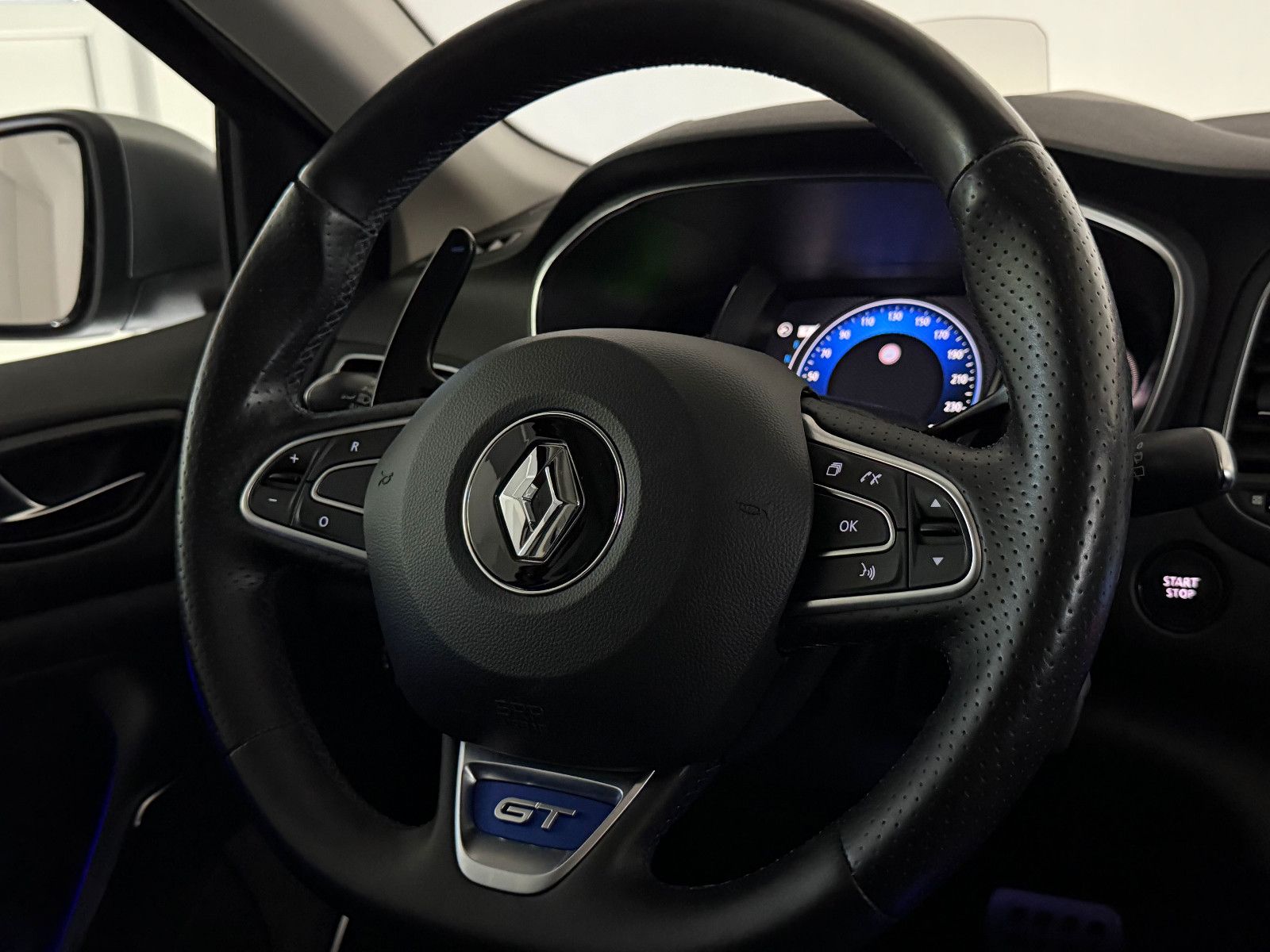 Fahrzeugabbildung Renault Megane IV Grandtour GT 4CONTROL/HuD/AHK/eGSD