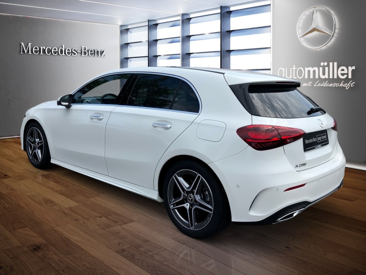 Fahrzeugabbildung Mercedes-Benz A 200 AMG+AHK+PANO+MULTIB+360°+DISTR+KEYL+CARPL