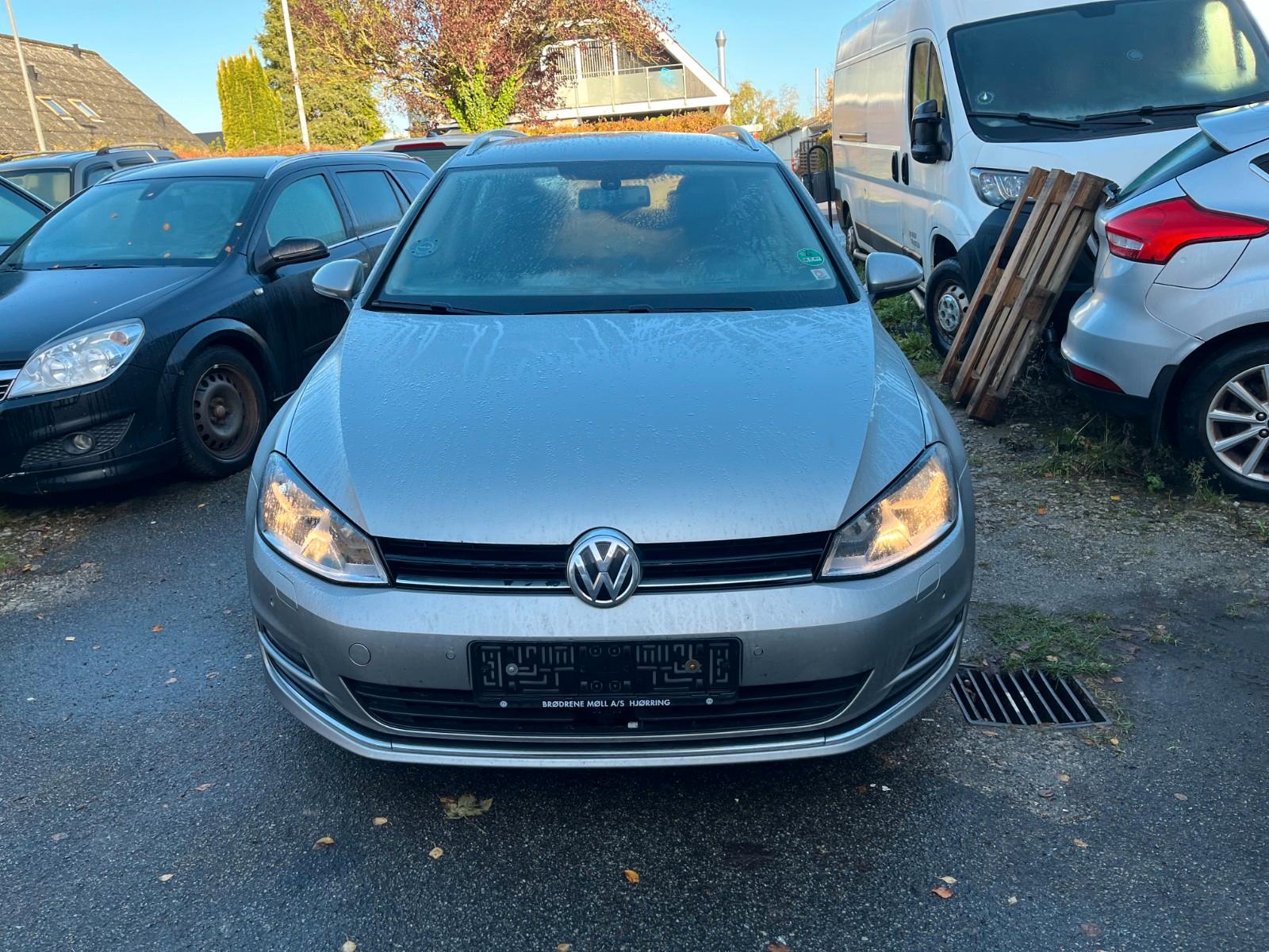 Volkswagen Golf 2015 — вигляд ззаду