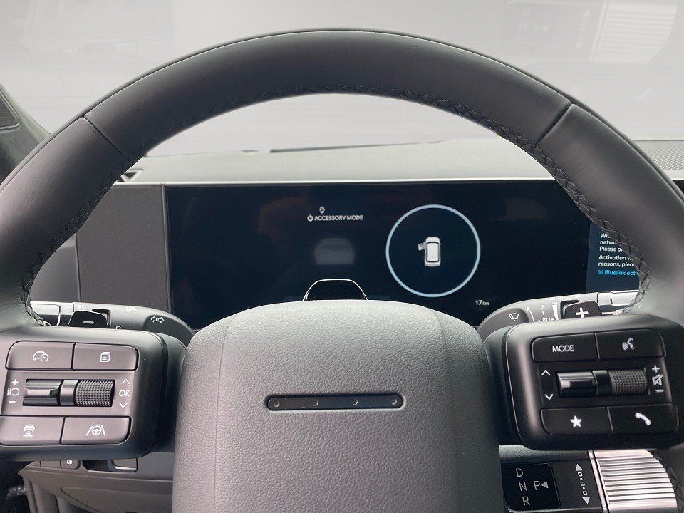 Fahrzeugabbildung Hyundai SANTA FE Plug-in 5-Sitzer AWD Blackline, Digital