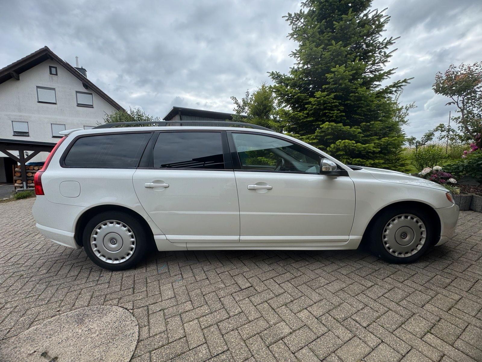 Volvo V70 2010 — photo 6