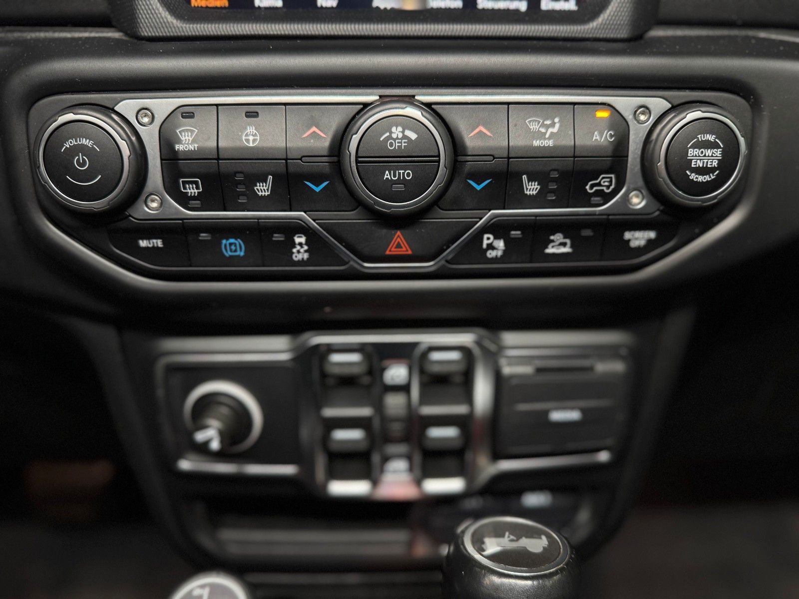 Fahrzeugabbildung Jeep Wrangler Unlimited 2.0 4xe Plug-In Hybrid Sahara