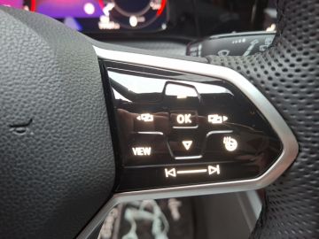 Volkswagen Golf R-Line 1.5 TSI °LED°ACC°Navi°SHZ°PDC°
