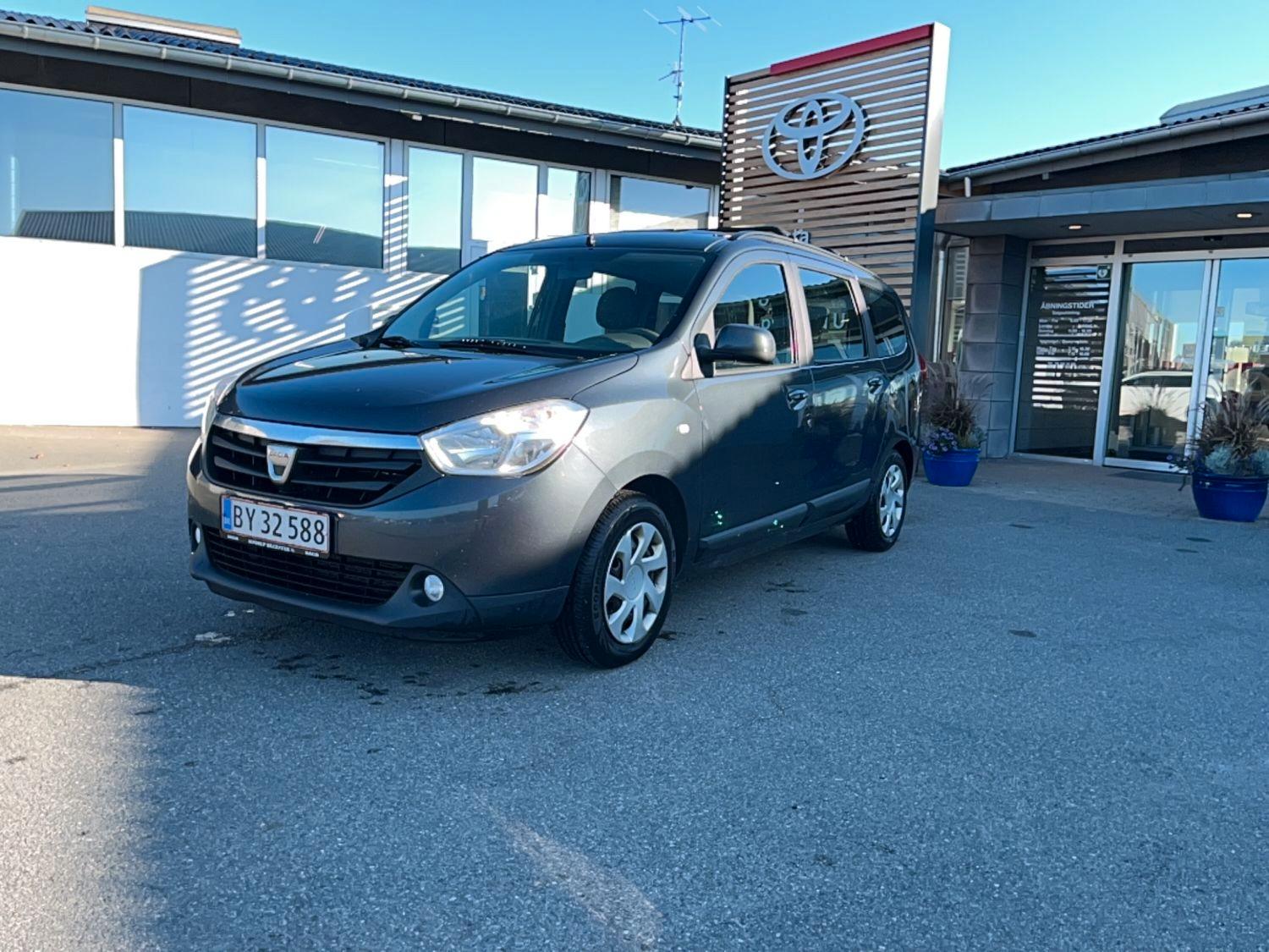 Dacia Lodgy 2015 — rear view