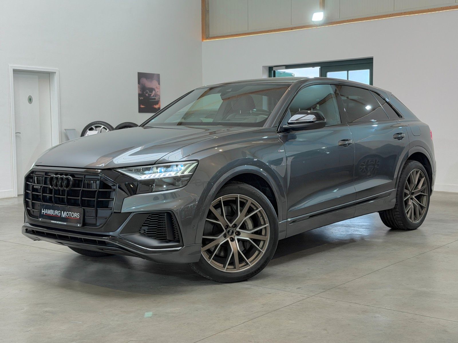 Audi Q8 55 TFSIe quattro tiptronic S-line competition imagem 3