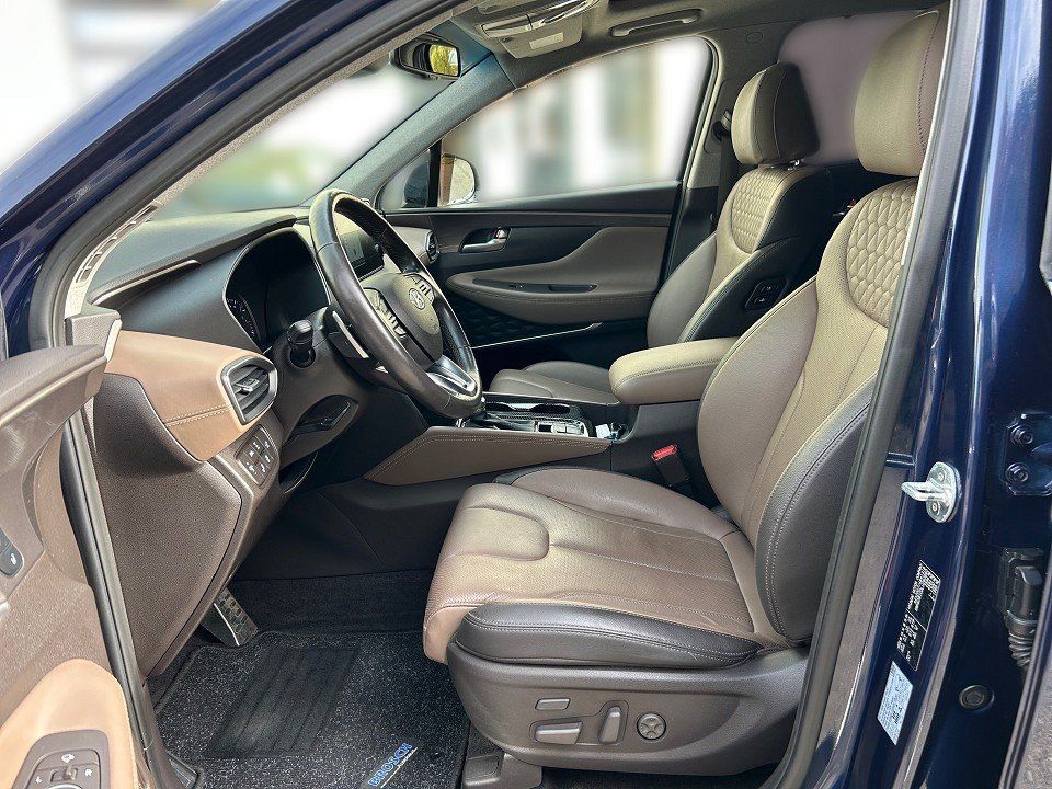 Fahrzeugabbildung Hyundai SANTA FE SEVEN 2.2 CRDi 4WD 8AT PREMIUM PANO 1HD