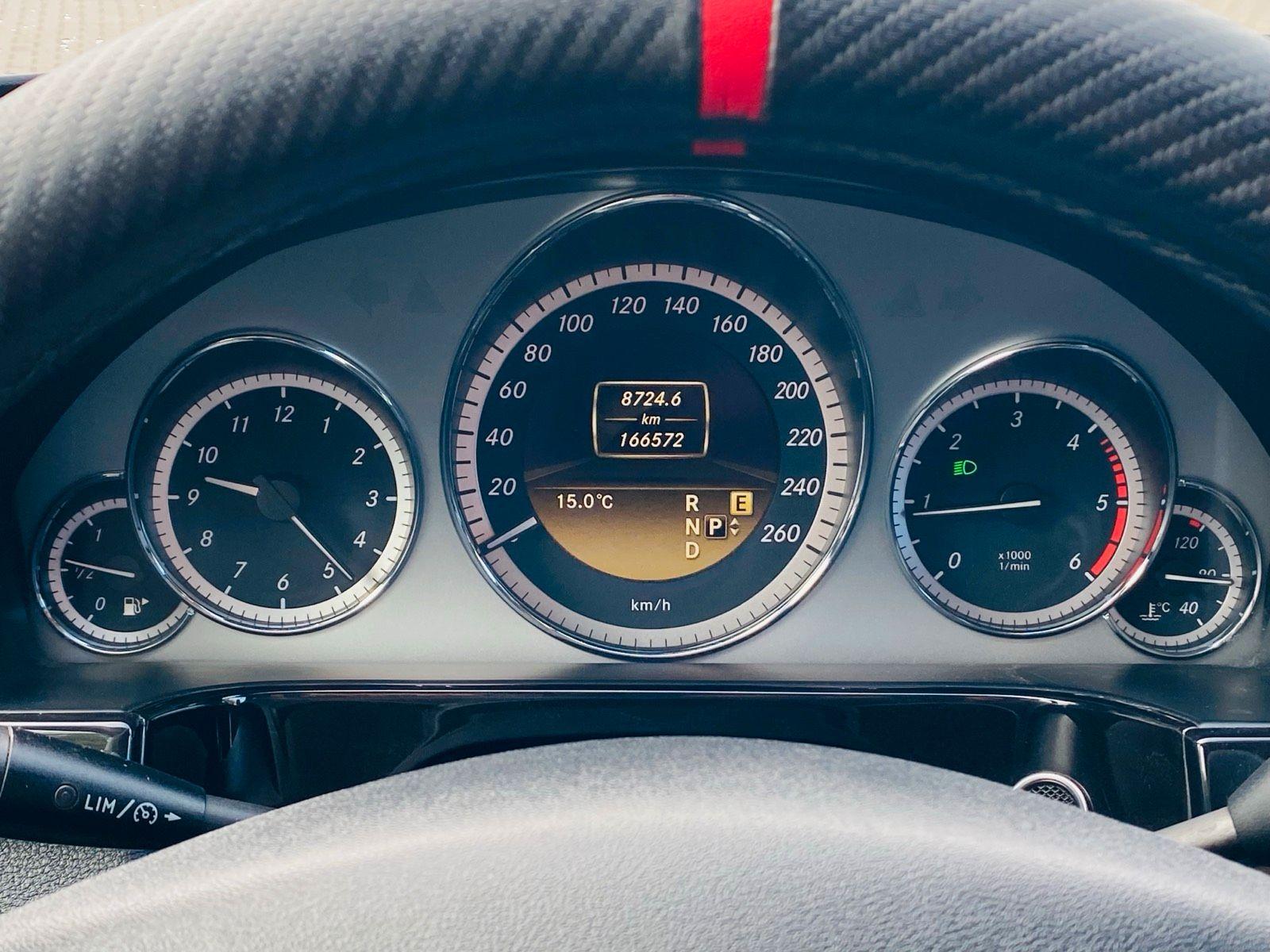 Mercedes-Benz E220 2011 — photo 13