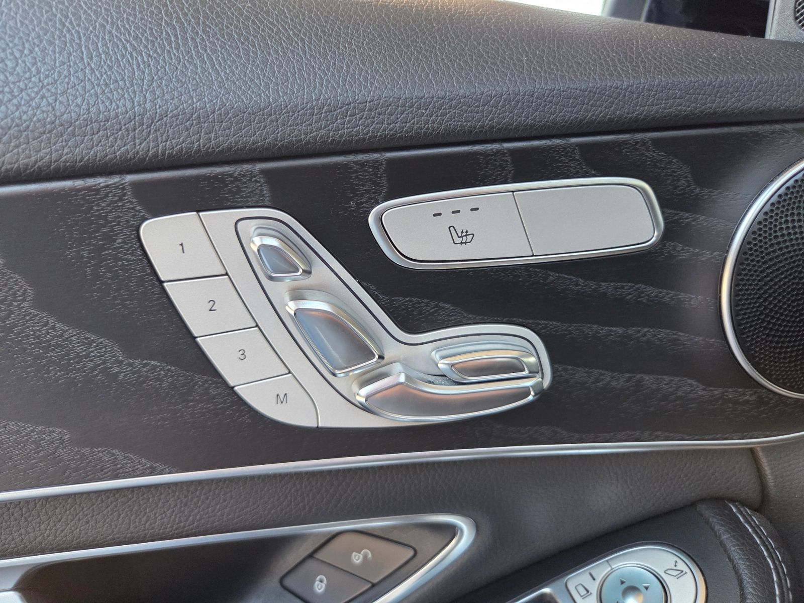 Fahrzeugabbildung Mercedes-Benz C 200 Avantgarde AHK MEMORY LED NAVI