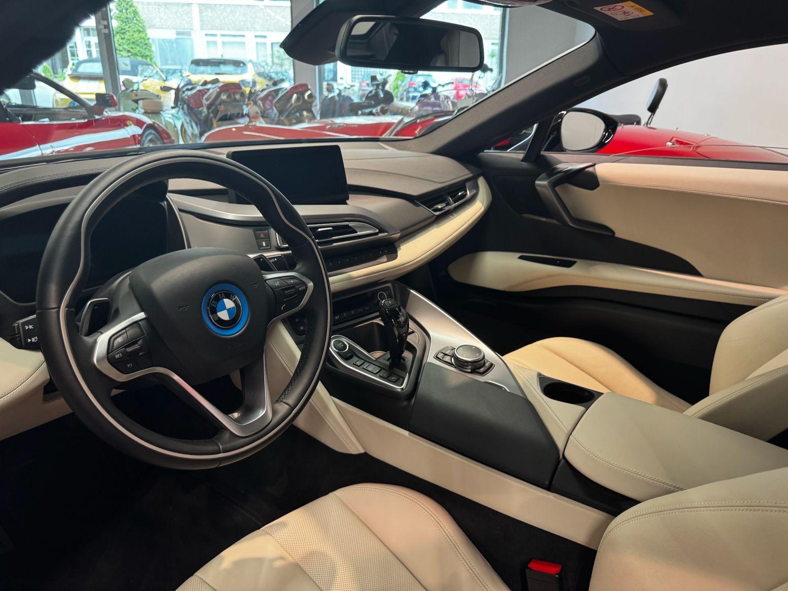 BMW i8 Coupe Pure Impulse*ORIG3900KM*EINMALIG*