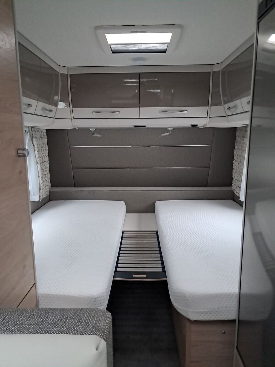 Fahrzeugabbildung Dethleffs Nomad 490 EST Mover, Dachklima, Truma Combi E