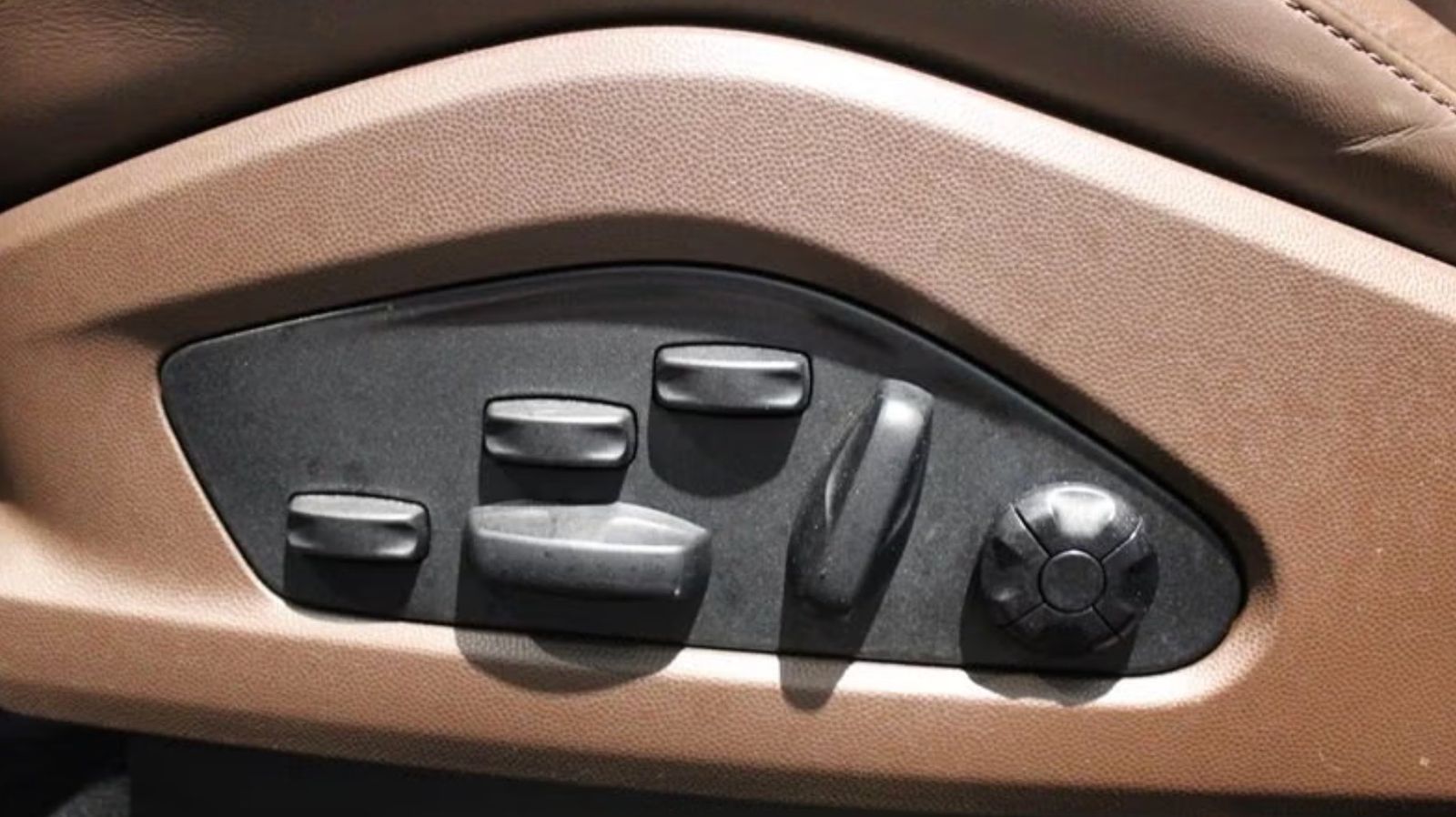 Porsche Macan Electric Turbo foto 11
