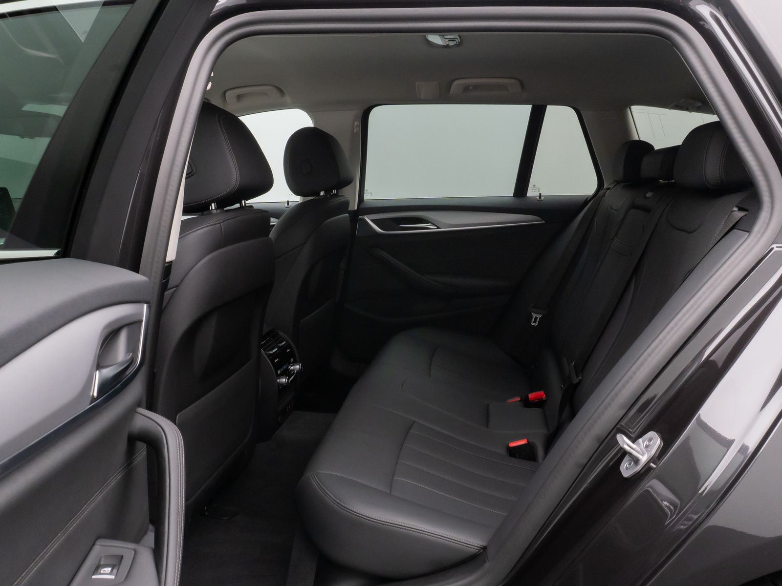 Fahrzeugabbildung BMW 520d Kamera DAB 4xKlima AHK Alarm Leder Sport