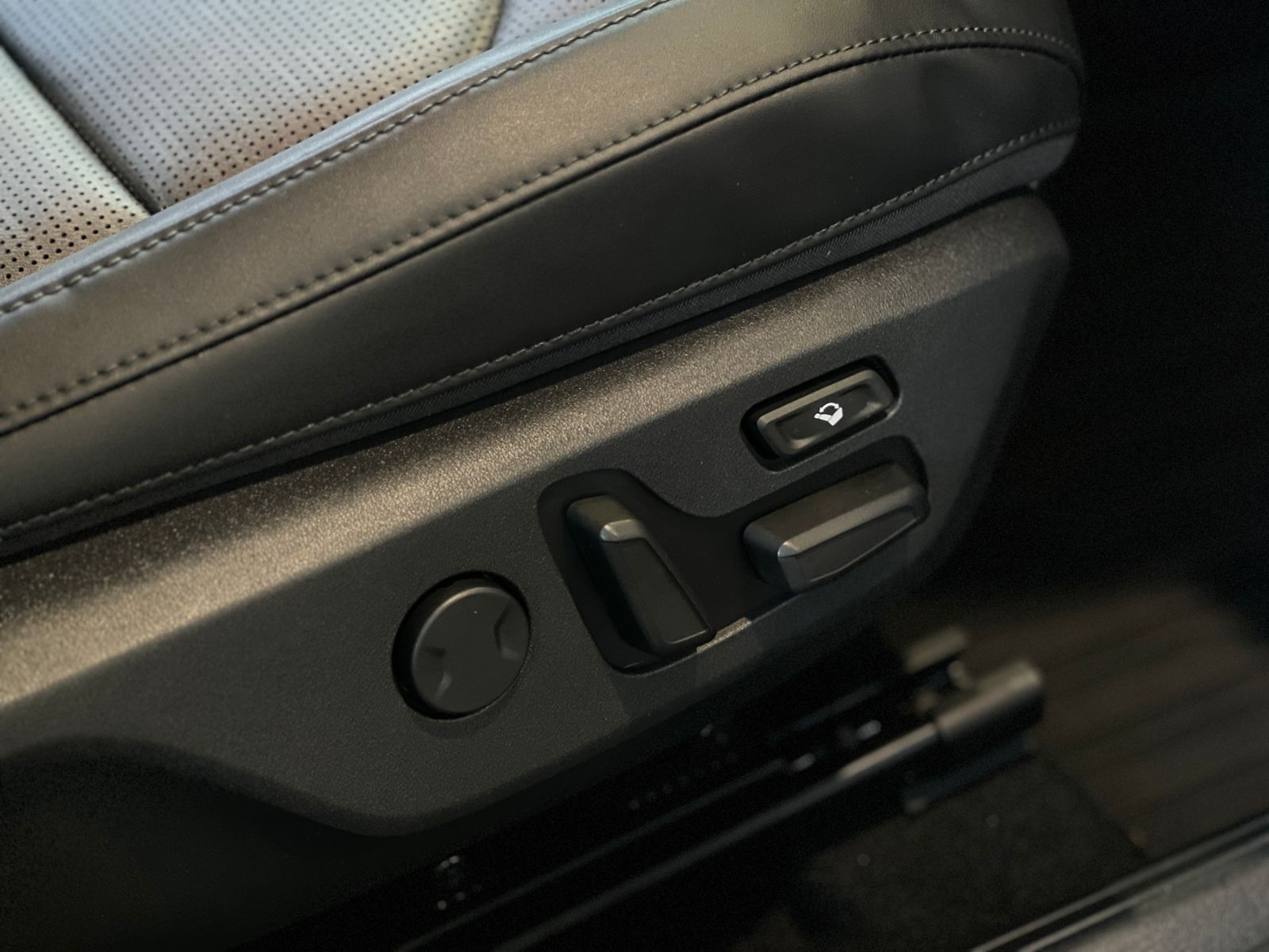 Fahrzeugabbildung Kia Niro Spirit PHEV Relax-Pack Tech-Pack HUD H&K
