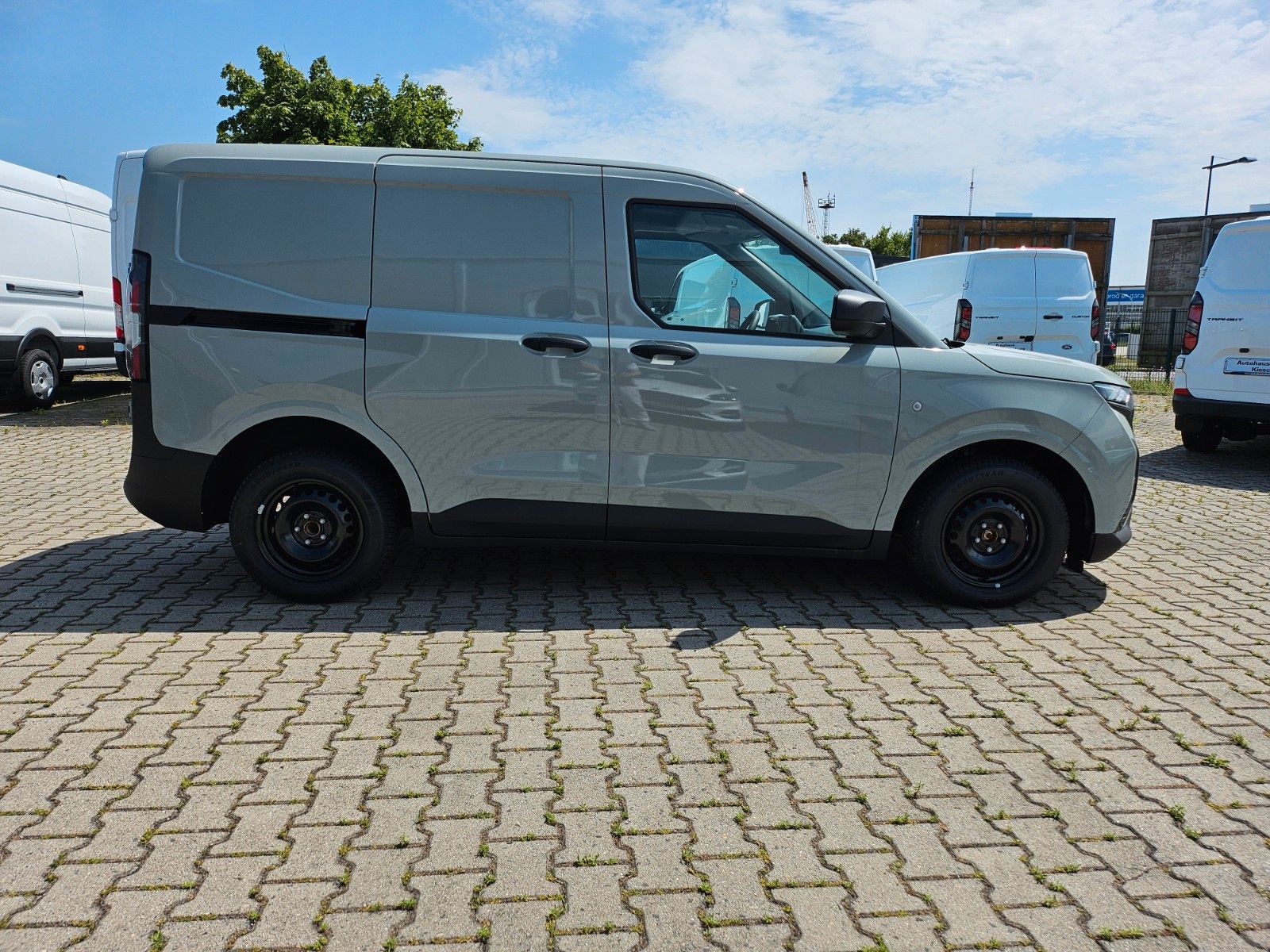 Fahrzeugabbildung Ford Transit Courier Trend