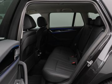 Fahrzeugabbildung BMW 520d xDr Tour AHK HUD HIFI ACC Komfortzug.