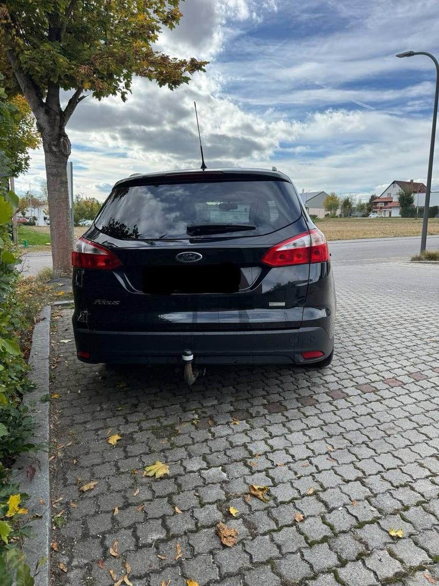Ford Focus 2014 — interior