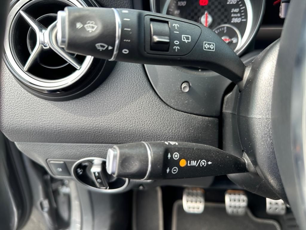 Fahrzeugabbildung Mercedes-Benz A 180 AMG Navi LED SHZ Ambie. Sport RDK CD