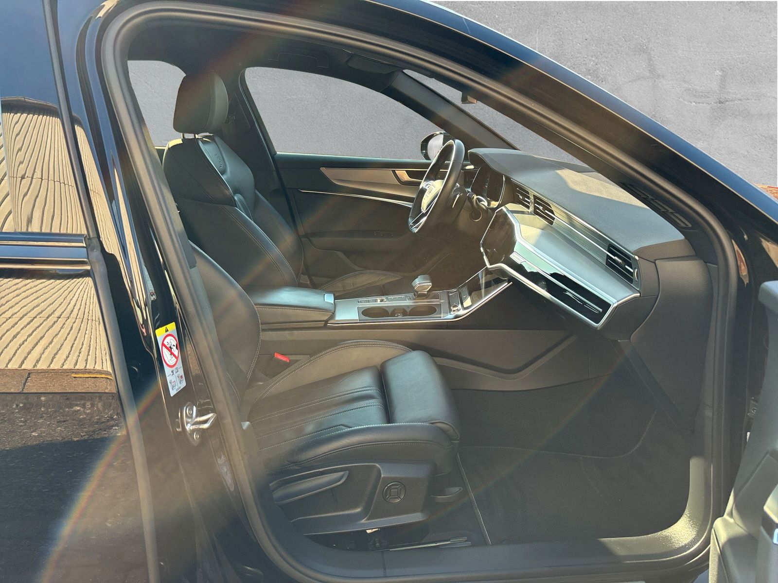 Fahrzeugabbildung Audi A6 Limo 50 TFSIe quattro S-Line AHK Ambiente