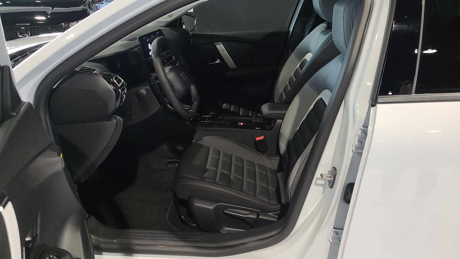 Fahrzeugabbildung Citroën C4 Max Hybrid 136 PS AT